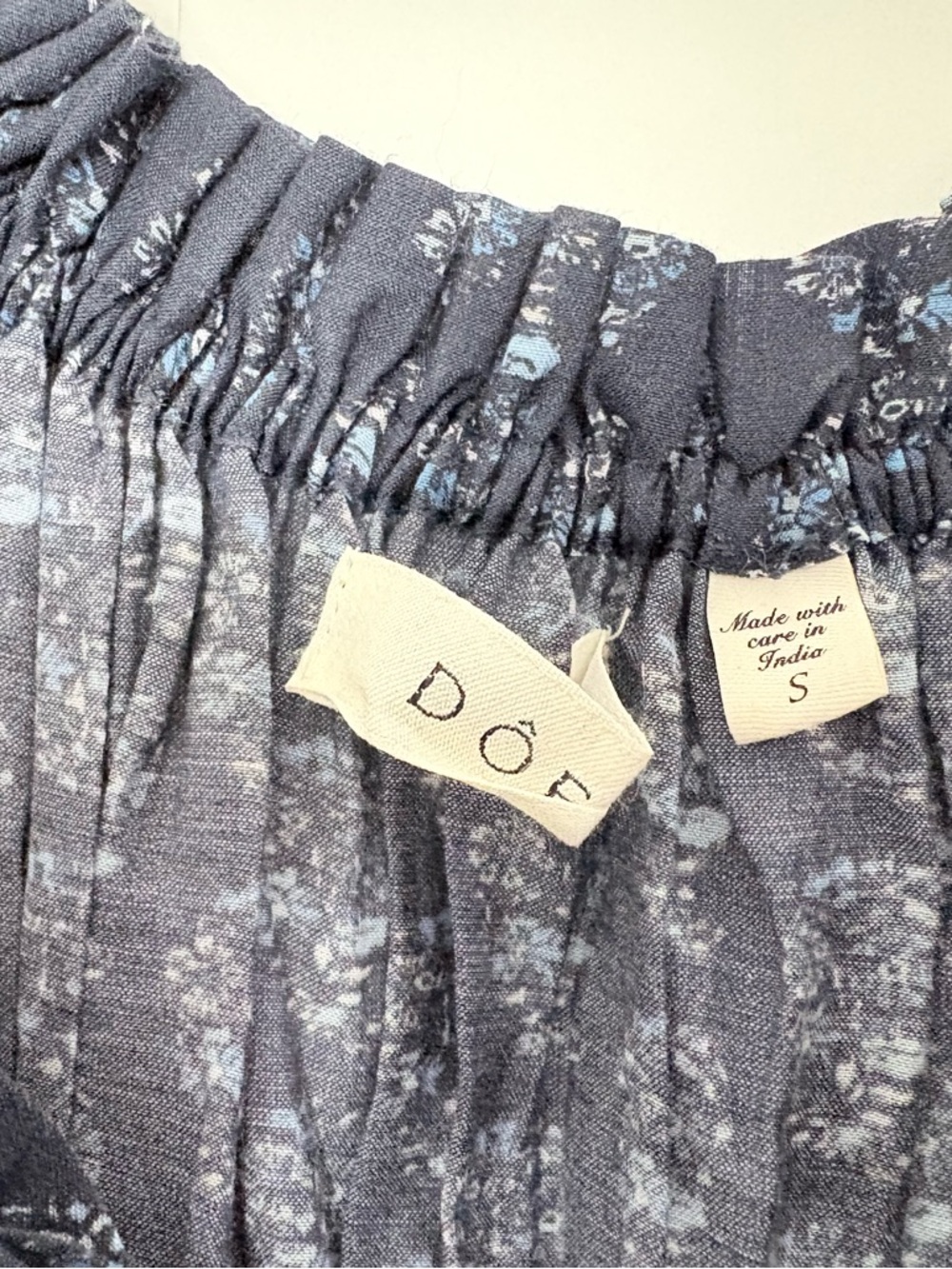 DÔEN Ischia Printed Smocked Midi Dress — Navy Paisley Bouquet. Size S - Picture 5 of 8